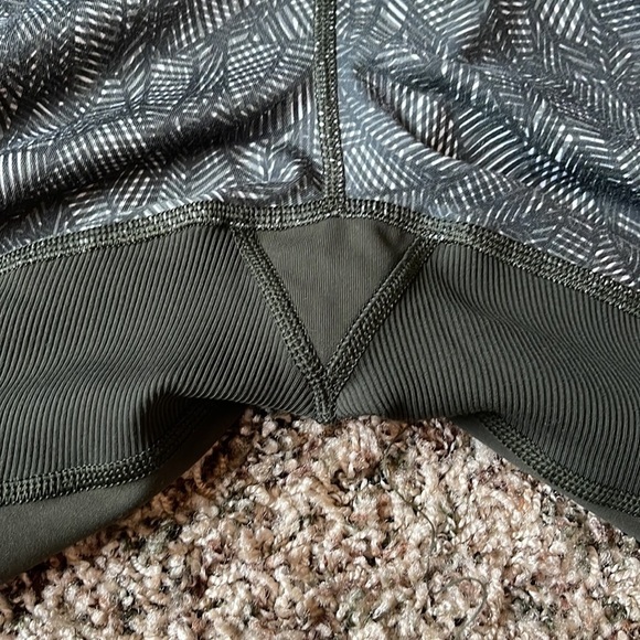 Lululemon Women's Size 6 High Times Pant Luxtreme (Mesh) Jazzy Gator Green - Picture 7 of 11